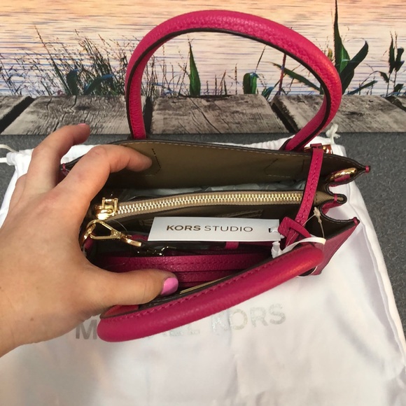 Michael Kors MD Messenger Leather Ultra Pink - Picture 3 of 8